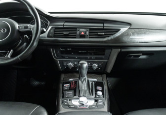 Подержанный автомобиль Audi A6 allroad 2016 года (14 фото)