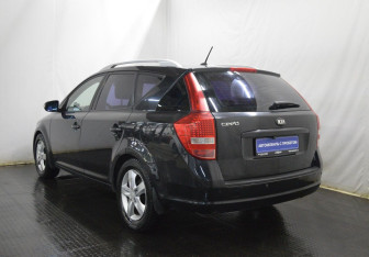 Подержанный автомобиль Kia Ceed Wagon 2010 года (7 фото)