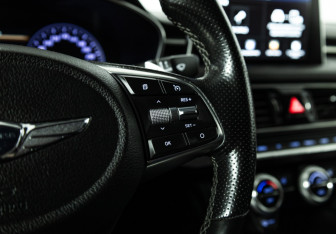 Подержанный автомобиль Genesis G70 2019 года (18 фото)