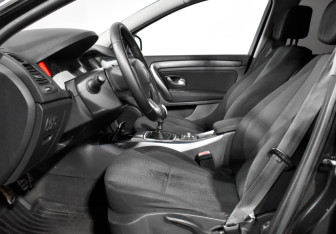 Подержанный автомобиль Renault Laguna Wagon 2009 года (10 фото)