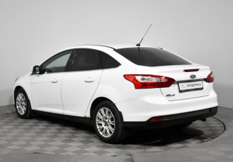 Подержанный автомобиль Ford Focus Sedan 2012 года (7 фото)