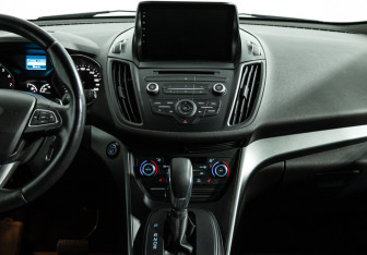 Подержанный автомобиль Ford Kuga 2016 года (14 фото)