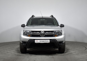 Подержанный автомобиль Renault Duster 2017 года (2 фото)