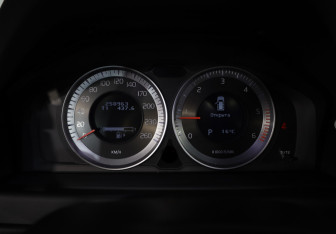 Подержанный автомобиль Volvo XC70 2012 года (18 фото)