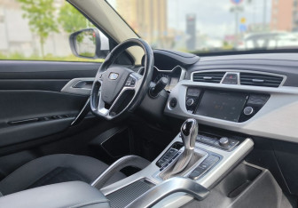 Подержанный автомобиль Geely Atlas 2018 года (16 фото)