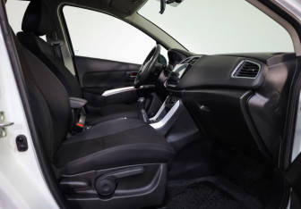 Подержанный автомобиль Suzuki SX4 Hatchback 2017 года (18 фото)