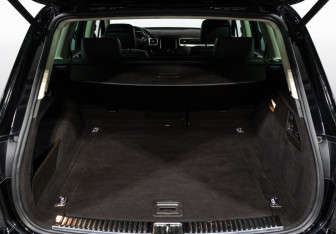 Подержанный автомобиль Volkswagen Touareg 2014 года (21 фото)