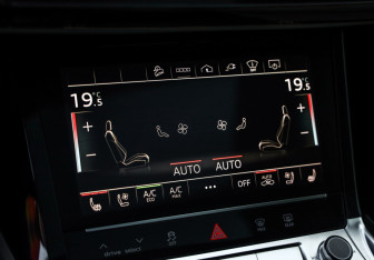 Подержанный автомобиль Audi e-tron 2021 года (22 фото)