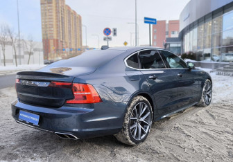 Подержанный автомобиль Volvo S90 2019 года (4 фото)