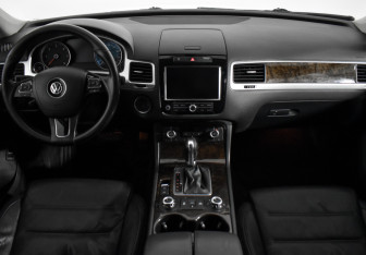 Подержанный автомобиль Volkswagen Touareg 2012 года (15 фото)