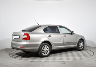 Подержанный автомобиль Skoda Octavia Liftback 2009 года (5 фото)