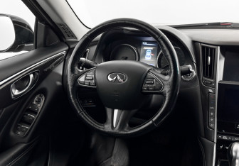 Подержанный автомобиль Infiniti Q50 2016 года (16 фото)