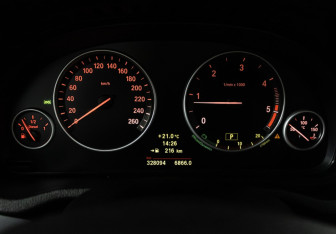 Подержанный автомобиль BMW X3 2010 года (12 фото)