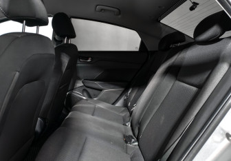 Подержанный автомобиль Hyundai Solaris Sedan 2017 года (12 фото)