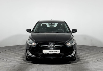 Подержанный автомобиль Hyundai Solaris Sedan 2013 года (2 фото)