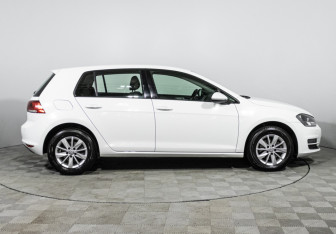 Подержанный автомобиль Volkswagen Golf Hatchback 2013 года (4 фото)