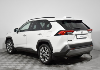 Подержанный автомобиль Toyota RAV4 2019 года (7 фото)
