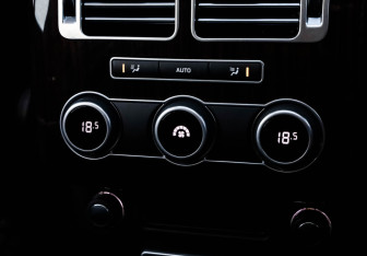 Подержанный автомобиль Land Rover Range Rover 2016 года (31 фото)