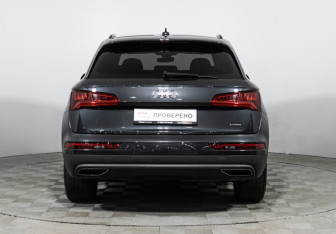 Подержанный автомобиль Audi Q5 2018 года (6 фото)