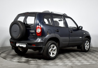 Подержанный автомобиль Chevrolet Niva 2011 года (5 фото)