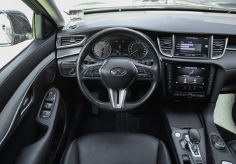 Подержанный автомобиль Infiniti QX50 2019 года (12 фото)