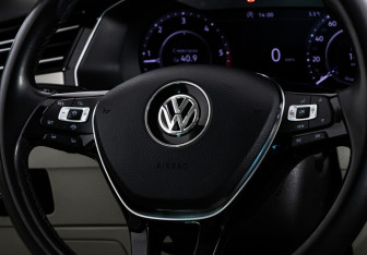 Подержанный автомобиль Volkswagen Passat Wagon 2019 года (13 фото)
