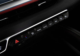 Подержанный автомобиль Geely Coolray 2023 года (15 фото)