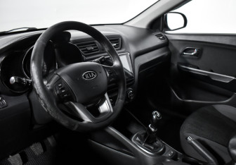 Подержанный автомобиль Kia Rio Sedan 2012 года (9 фото)
