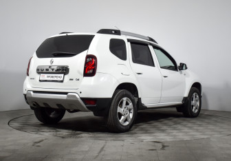 Подержанный автомобиль Renault Duster 2017 года (5 фото)