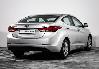 Подержанный автомобиль Hyundai Elantra Sedan 2015 года (5 фото)