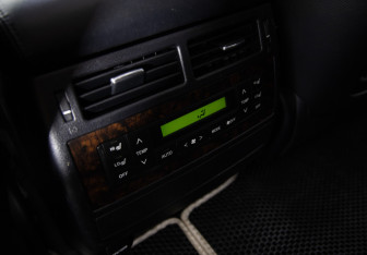 Подержанный автомобиль Toyota Land Cruiser Suv 2012 года (11 фото)