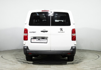 Подержанный автомобиль Peugeot Expert 2019 года (6 фото)