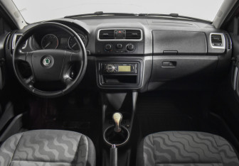 Подержанный автомобиль Skoda Fabia Wagon 2008 года (13 фото)