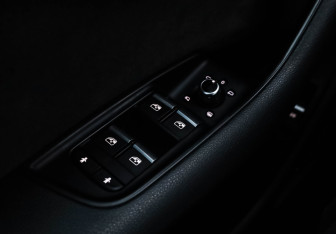 Подержанный автомобиль Audi Q7 2016 года (24 фото)