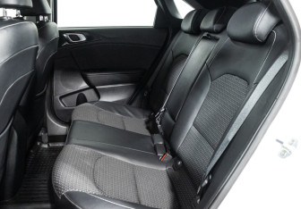 Подержанный автомобиль Kia Ceed Hatchback 2018 года (10 фото)