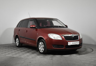 Подержанный автомобиль Skoda Fabia Wagon 2008 года (3 фото)