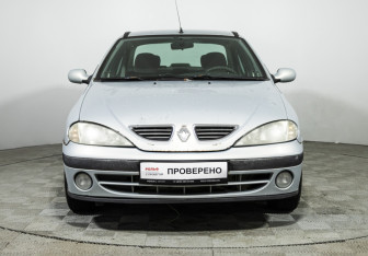 Подержанный автомобиль Renault Megane Sedan 2003 года (2 фото)