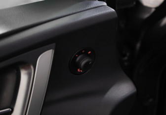 Подержанный автомобиль Opel Astra Hatchback 2011 года (13 фото)