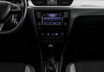 Подержанный автомобиль Skoda Rapid Liftback 2019 года (13 фото)