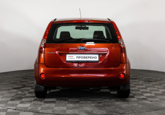 Подержанный автомобиль Ford Fiesta Hatchback 2007 года (6 фото)