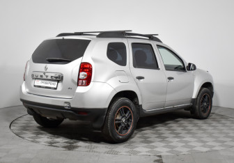 Подержанный автомобиль Renault Duster 2014 года (5 фото)