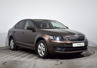Подержанный автомобиль Skoda Octavia Liftback 2014 года (3 фото)