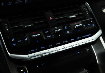 Подержанный автомобиль Toyota Land Cruiser Suv 2021 года (25 фото)