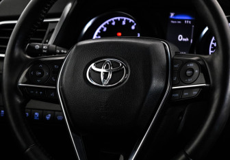 Подержанный автомобиль Toyota Camry Sedan 2019 года (14 фото)