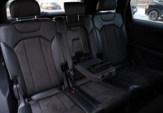 Подержанный автомобиль Audi Q7 2019 года (29 фото)