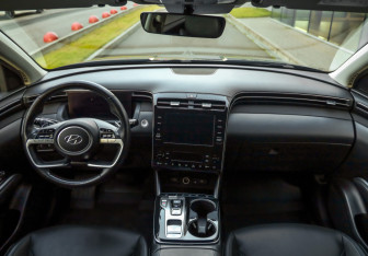 Подержанный автомобиль Hyundai Tucson 2022 года (11 фото)