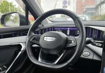 Подержанный автомобиль Geely Atlas 2024 года (15 фото)
