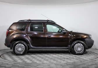 Подержанный автомобиль Renault Duster 2016 года (4 фото)