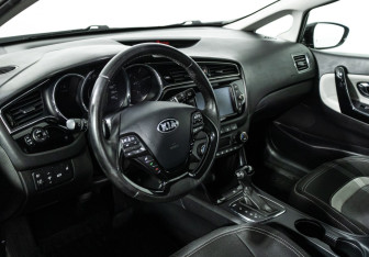 Подержанный автомобиль Kia Ceed Wagon 2018 года (11 фото)