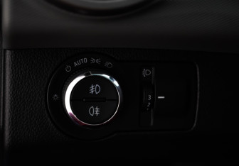 Подержанный автомобиль Chevrolet Aveo Sedan 2012 года (14 фото)